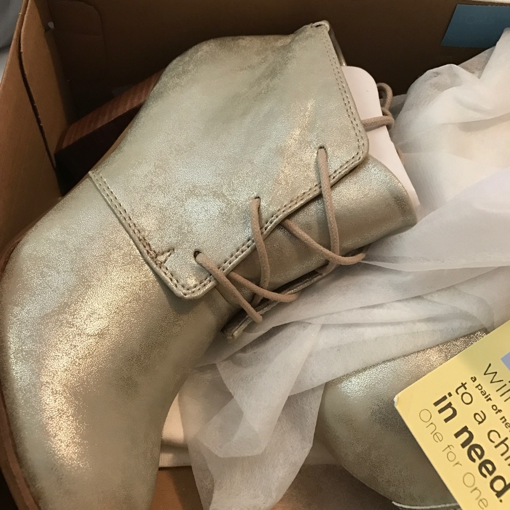 TOMS white metallic Lunata booties 7.5 brand new