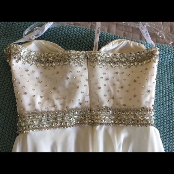 Sherry Hill strapless prom dress - Picture 2 of 4