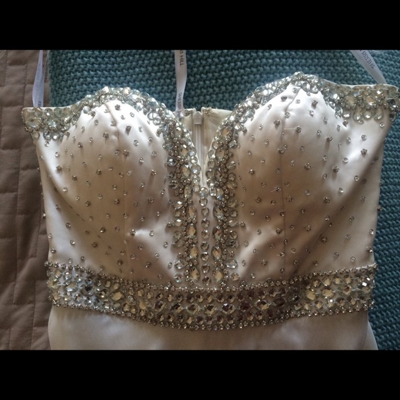 Sherry Hill strapless prom dress - Picture 3 of 4