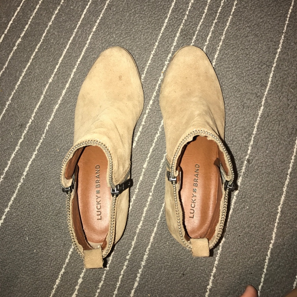 Lucky Brand tan heel boots!!