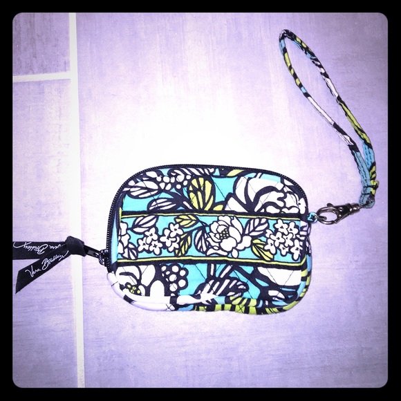 Vera Bradley Accessories - Vera Bradley Island Blooms Tech Wristlet🍂