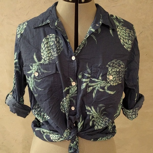 ***SOLD**** Pineapple Tropical Button up Shirt - Picture 1 of 3