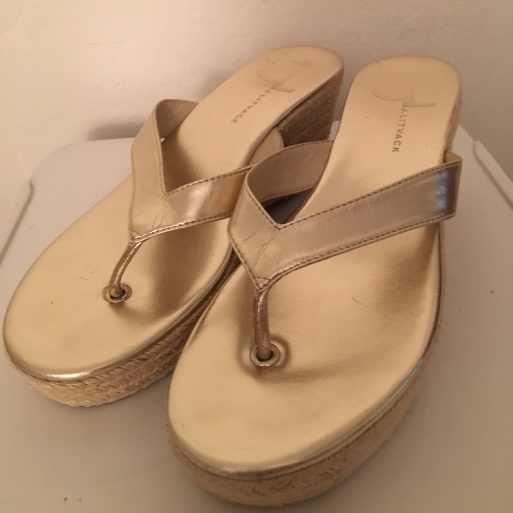 METALLIC GOLD PLATFORM WEDGE SANDALS