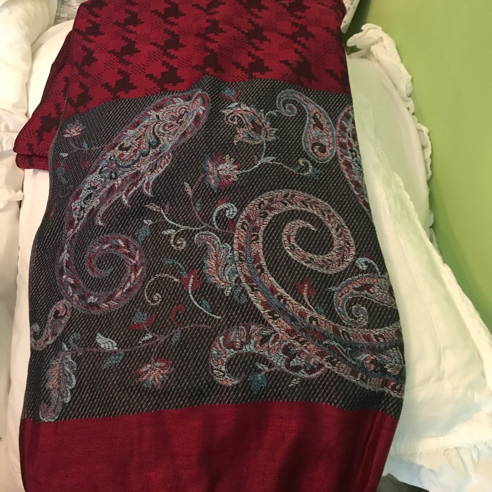 Charlotte Russe paisley and houndstooth scarf