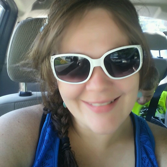 Meet your Posher, Jessica - Picture 1 of 1