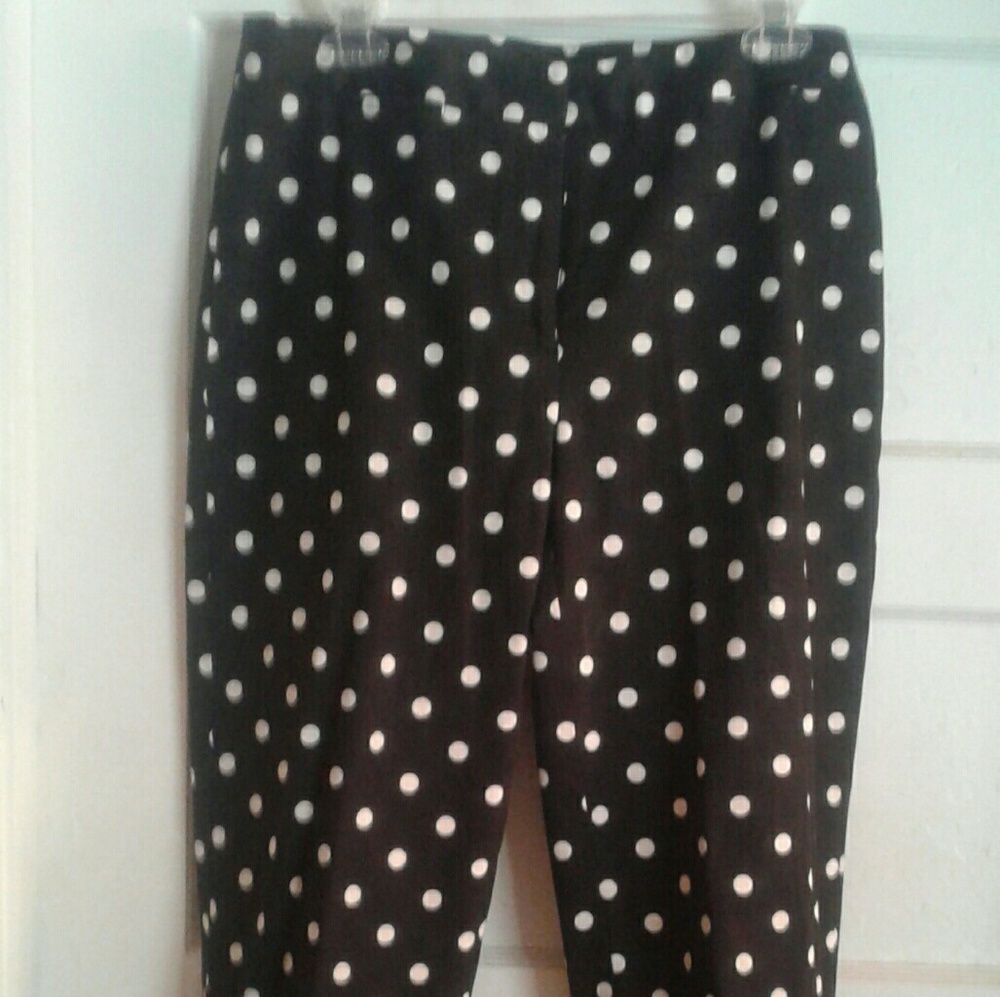 Rafaella black polka dot stretch capris with cuff