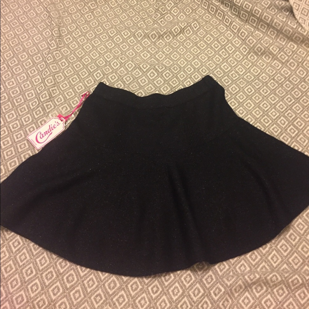 Ribbed sweater skirt.