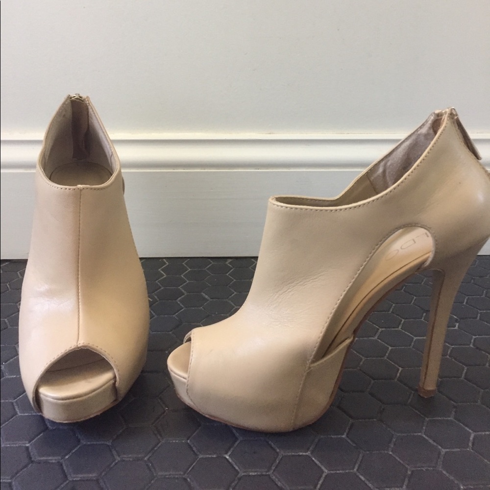 Aldo Nude peep toe heels with side cutouts