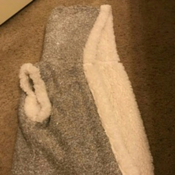 A vest - Picture 3 of 5