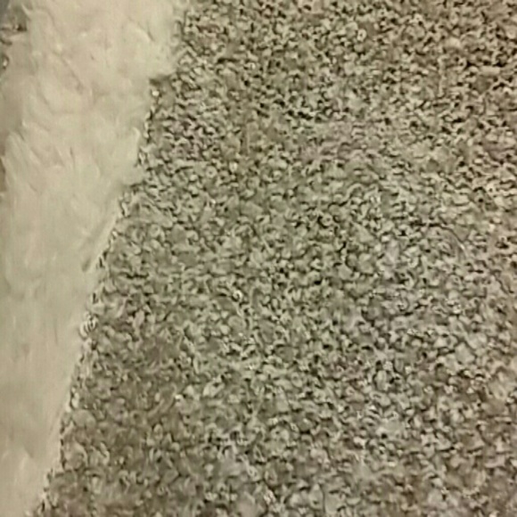 A vest - Picture 4 of 5