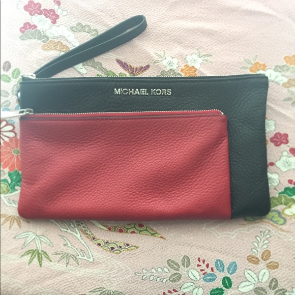 Michael Kors Handbags - Michael Kors Clutch/Wristlet
