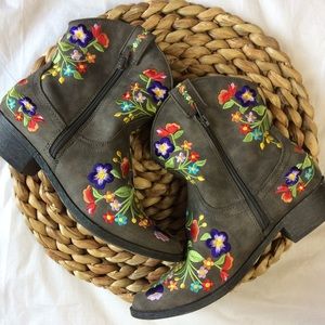 Betseyville Booties Embroidered Kids 6 Womens 8