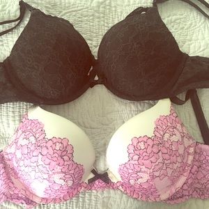 2 Victoria's Secret Push up Bras 32D