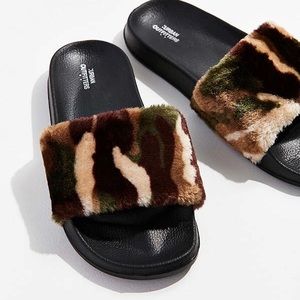 ❤️ Camo Fur Slides ❤️