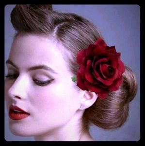 🌹Lovely Red Rose Hair Clip!🌹