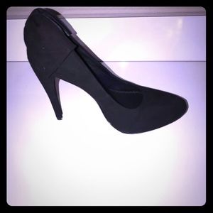 Fabulous Vera Wang Pumps