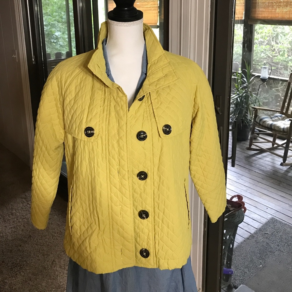 SALE - 3/$10 Lightweight quilted jacket by "Luii"