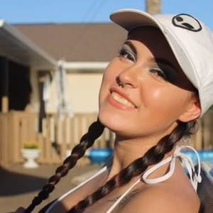 Meet your Posher, Kayla