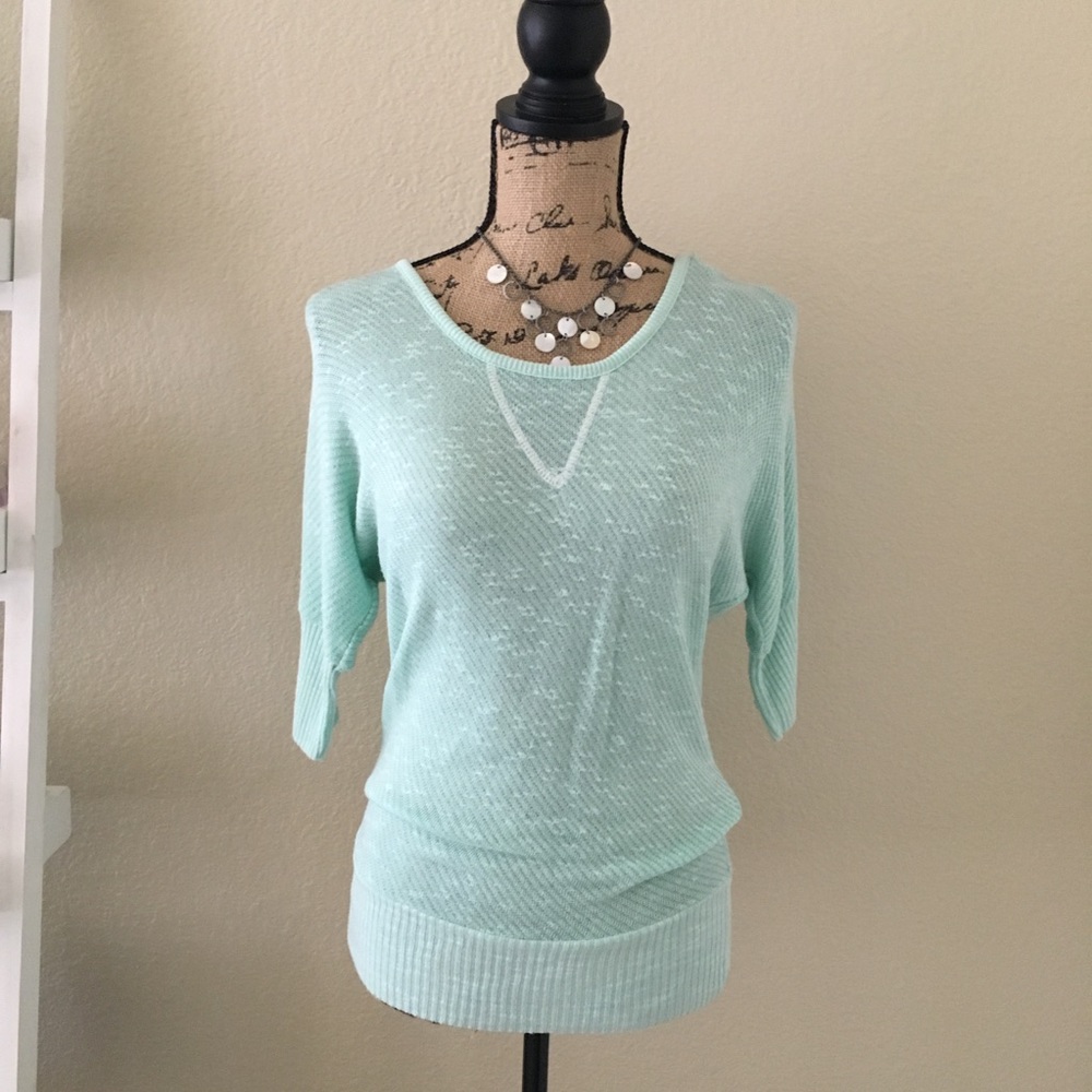 Mint green 3/4 sleeve shirt - Small