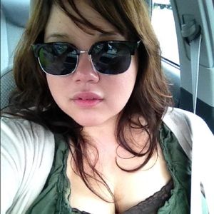 Meet your Posher, Adrienne