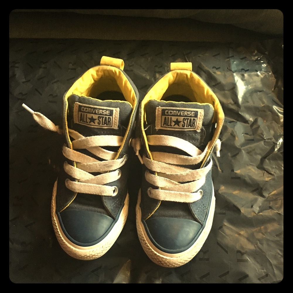 Boys converse
