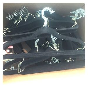 30 Hangers Black Velvet No Slip