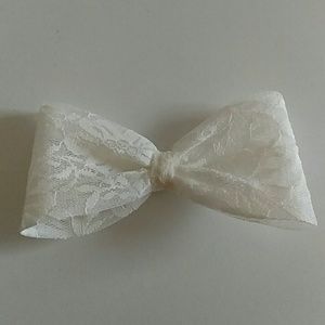 NEVER WORN white lace bow