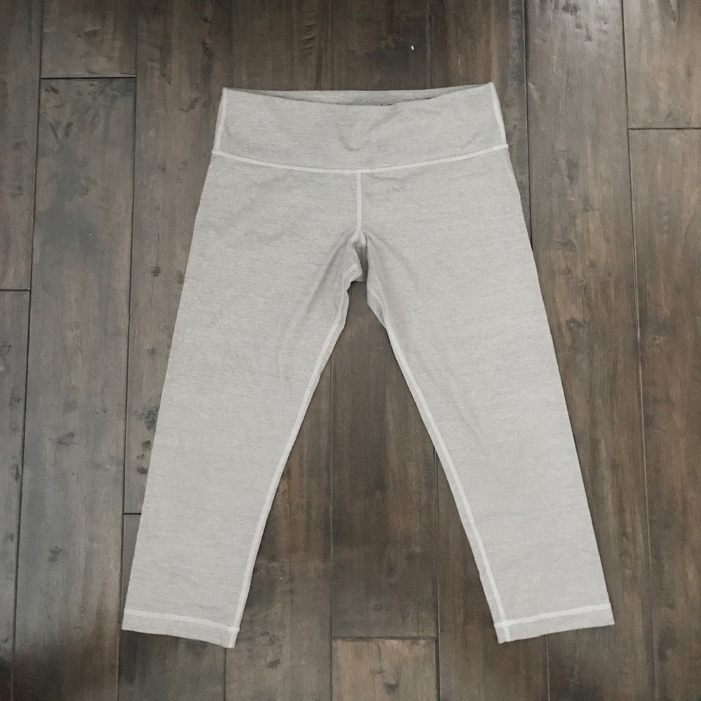 Lululemon gray crops size 8