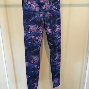 EXCELLENT CONDITION lululemon printed yoga pant