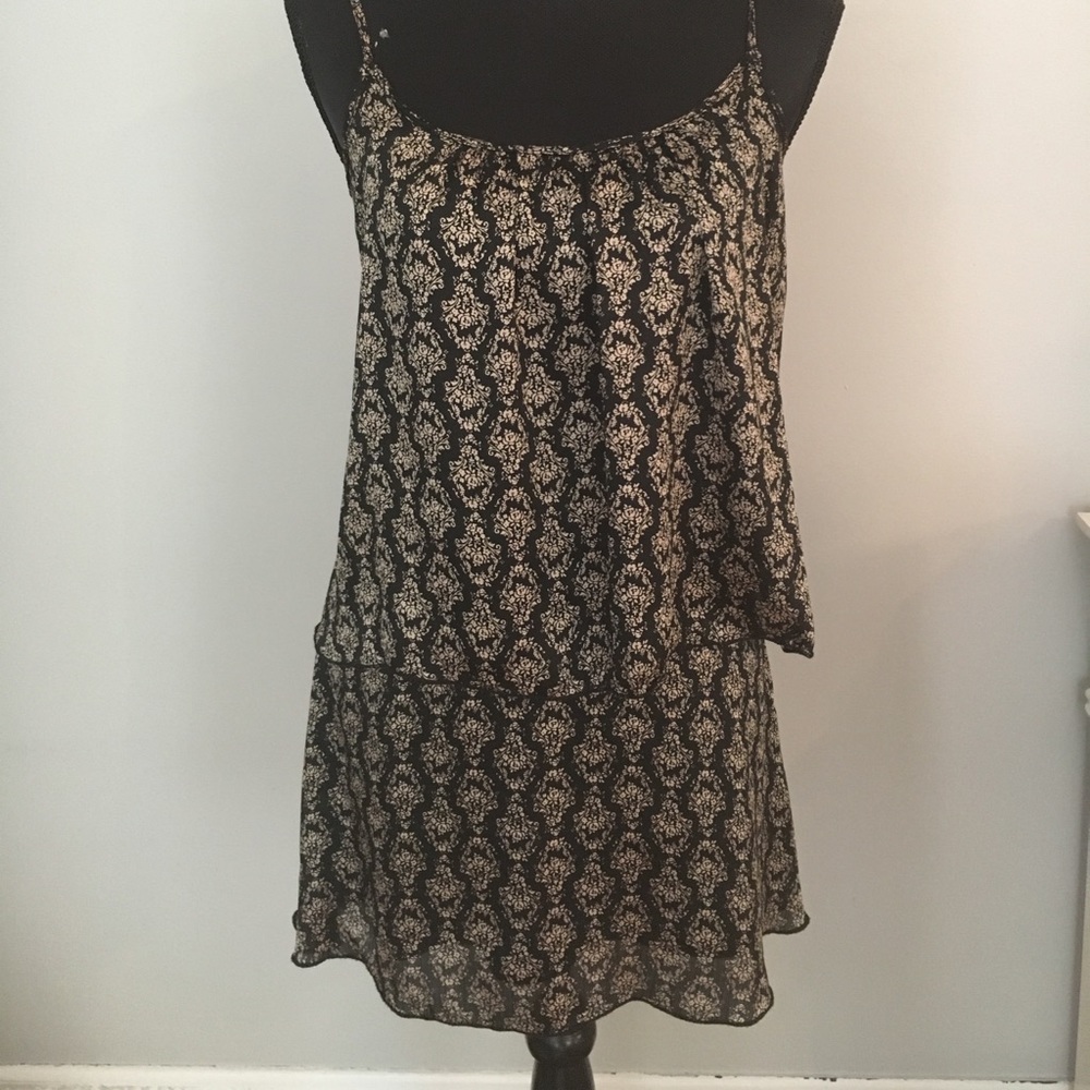 Vintage-Inspired Layered Sleeveless Dress