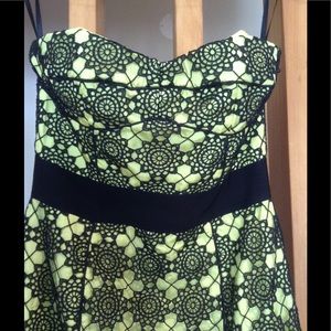 Cynthia STEFFE Lace dress.black piping down front.