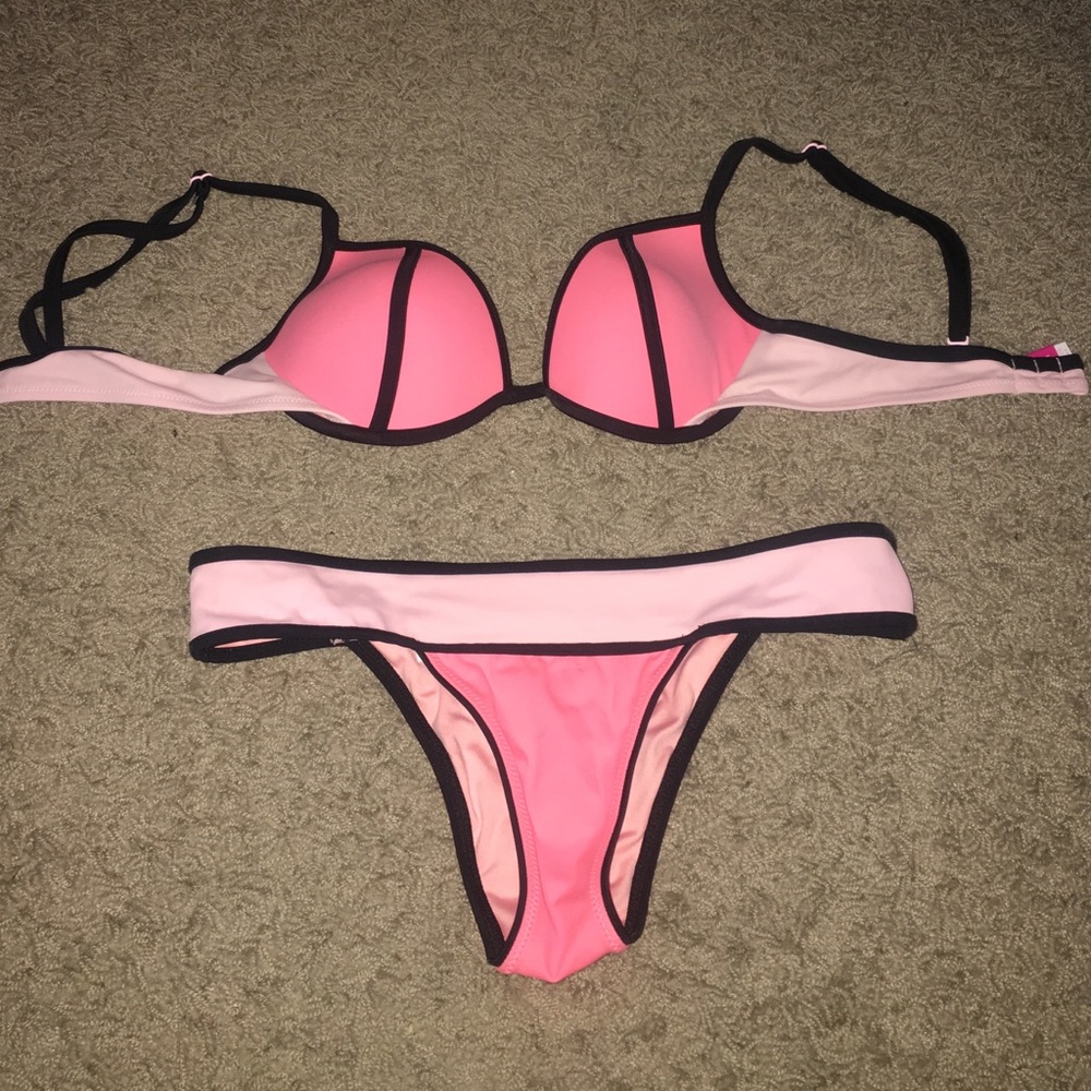 Triangl bathing suit pink