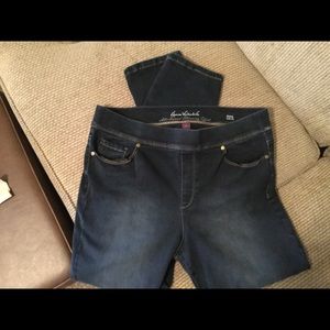 Gloria Vanderbilt Jeans size 14
