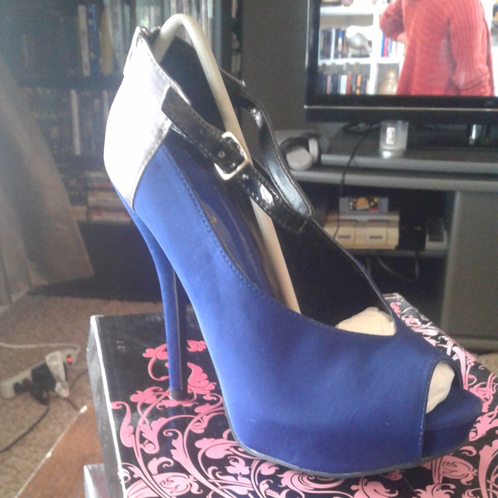 peep toe heels