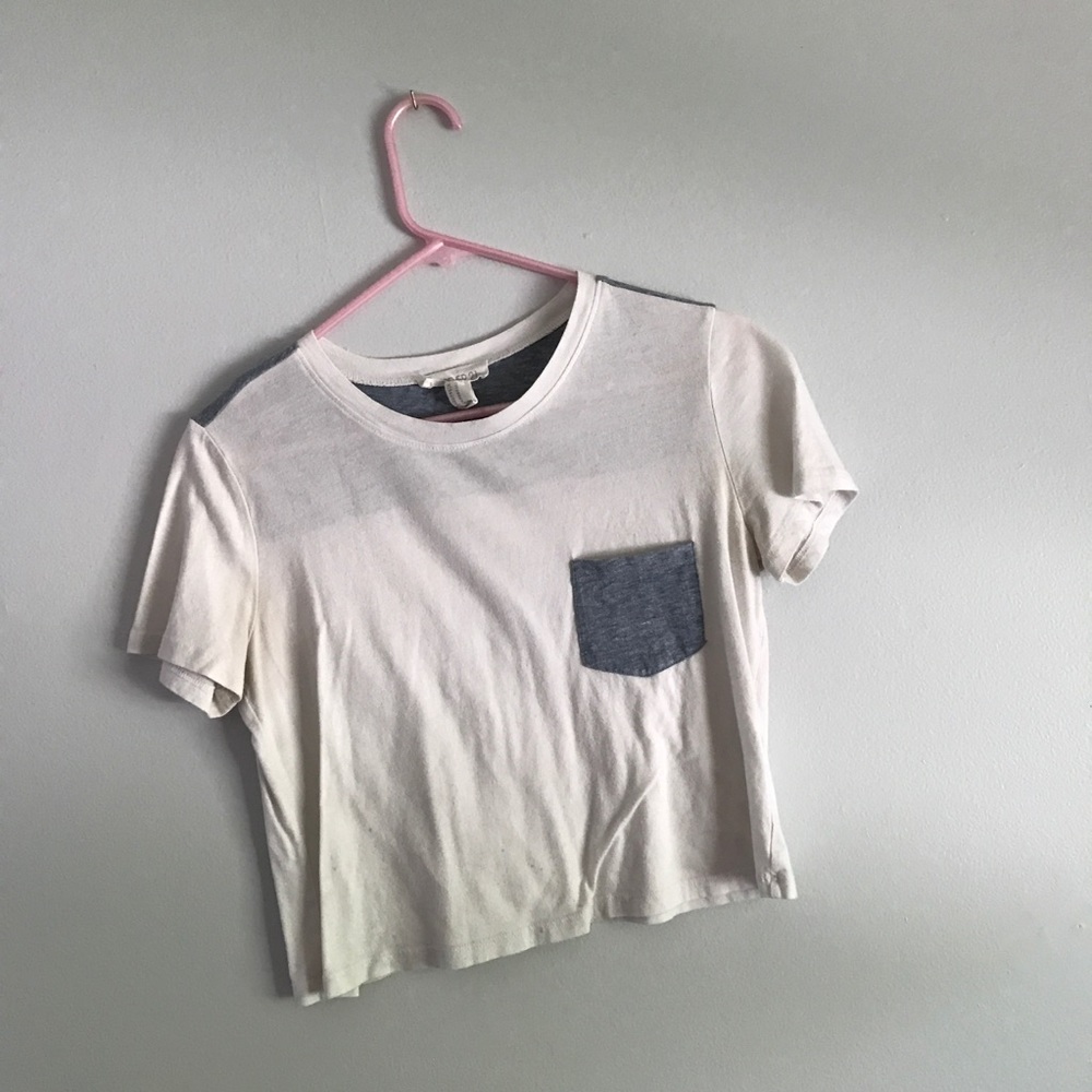 Cropped tee with pocket