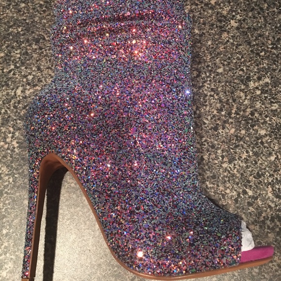 Violet Spotlight By Nelly Bernal - Picture 4 of 4