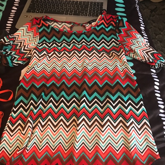 Variety of clothes. Prices do vary. - Picture 3 of 8