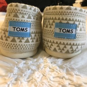 BRAND NEW tribal toms size 9