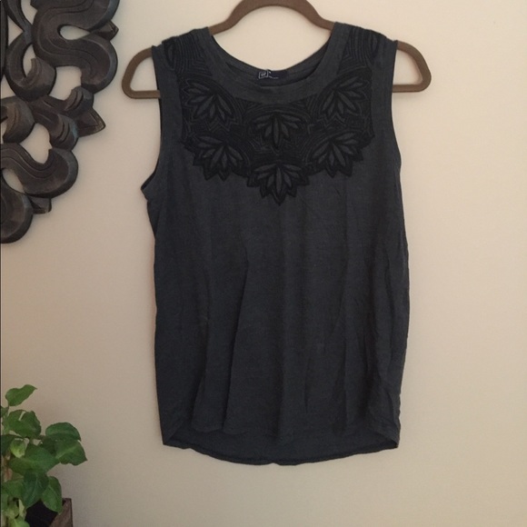 GAP Embroidered Tank Top - Picture 1 of 3