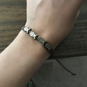 Adjustable fish bracelet
