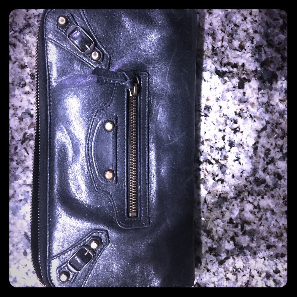 100% authentic balenciaga zip around wallet