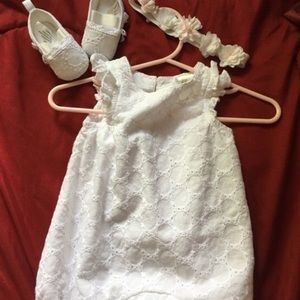White sleeveless onsie/ shoes and headband