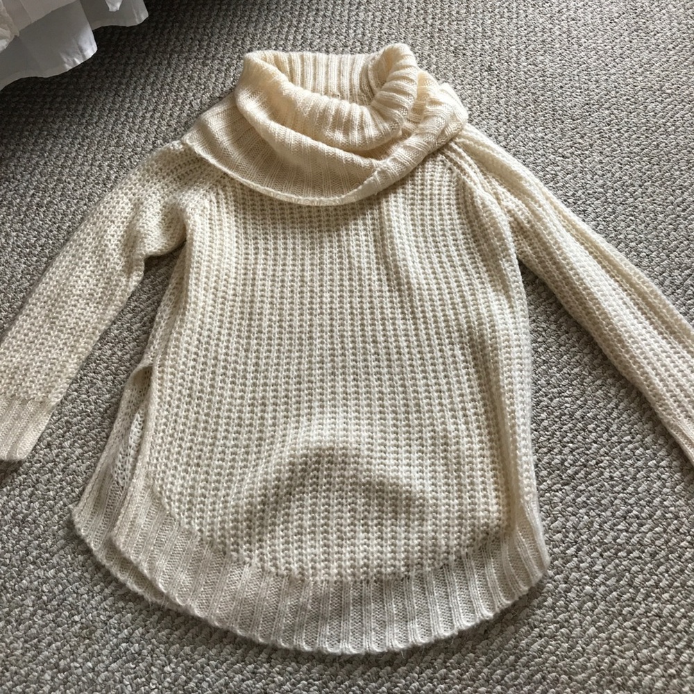 NORDSTROM WHITE TURTLENECK