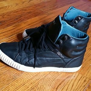 Alexander Mcqueen/PUMA Sneakers.