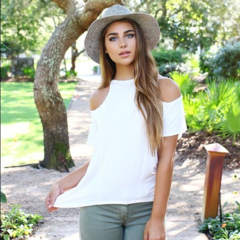 PIKO Cold Shoulder Top 💠
