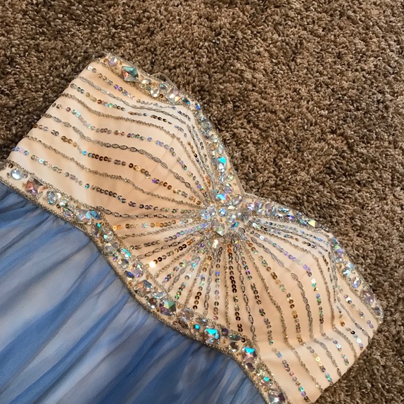 Periwinkle homecoming dress - Picture 3 of 6