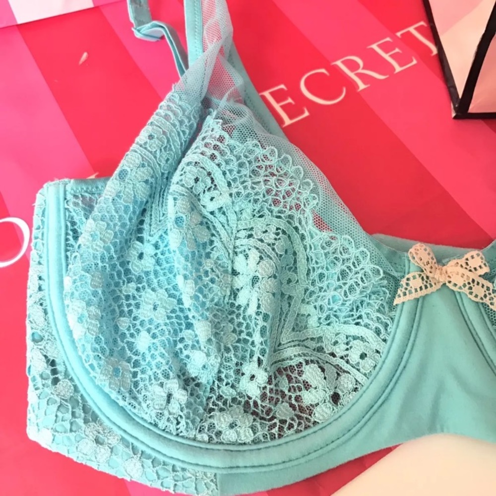 NWT VS Body By Victoria Unlined Demi - Picture 2 of 4
