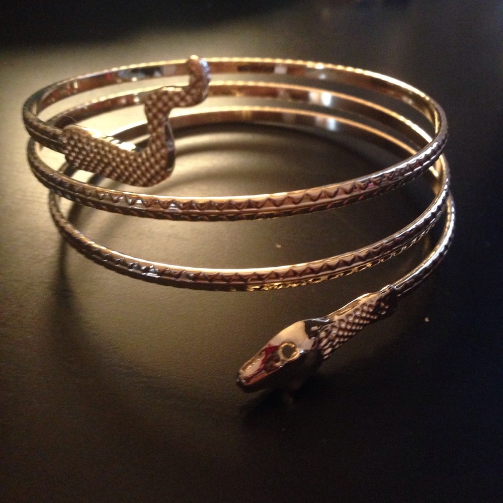 Python wrap bracelet in gold tone - Picture 2 of 3