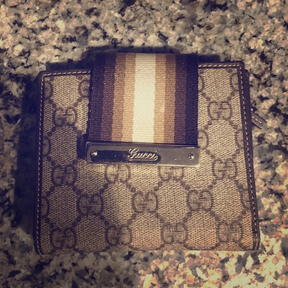 100% authentic Gucci wallet