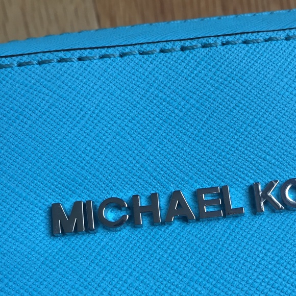 *SOLD Michael Kors Jet Set Crossbody Leather - Picture 2 of 4